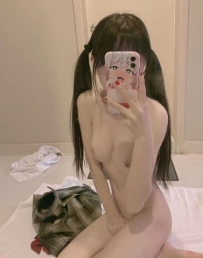 小希 158cm/B/43kg/20歲甜美可人的花店店員