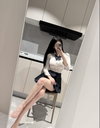 芊語 169 48 C 25歲 空姐 皮膚白嫩 外表純真帶點害羞感