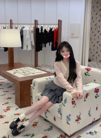 甜美可愛的臉蛋 嗲嗲的娃娃音 白白的皮膚 會撒嬌 溫柔甜美 很敏感 水多多