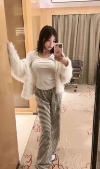 發育超好 奶很大   身材勻稱飽滿，超誘人綫條  性格大方健談，會的都給你  床上主動風