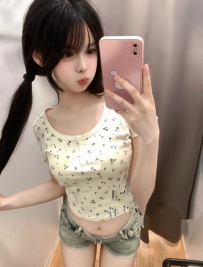 叮噹 155cm.D奶.44kg.18歲剛成年的妹妹 第一次報班 單眼皮沒有化妝 臉看起來特別嫩 青