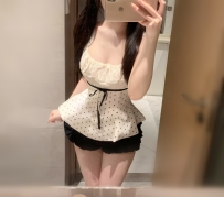 夢鹿 160cm/Ccup/47kg/19歲笑容甜美又勾人活潑可愛的性格很容易讓人喜歡