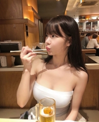 極品大奶紅牌瑞莎 165cm 49kg  Ecup  23歲 電音女神等級，
