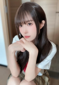 清新女大顏 眼神澄澈帶好奇 語音柔軟如春風 乖巧外表下渴望被調戲