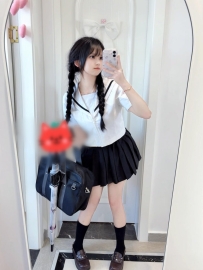 小小隻的萌系女孩，可愛顏值高，純欲反差的小女生，家裡乖乖女，