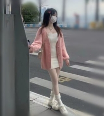 超濕 很溫柔像情人的小隻馬 顏值高    慾望大 沒有男友  有需求下海兼職