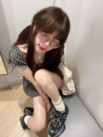 俏皮的陽光女孩 可愛的臉蛋 嬌小的身軀 共浴殘廢澡按摩
