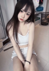 萌萌 158cm/C奶19歲活潑撒嬌 帶點小騷氣 容易挑逗你的心