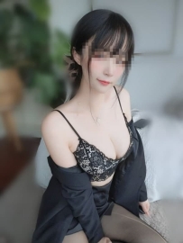 長相超級御姐 精緻的五官  很喜歡新鮮感  服務很讚