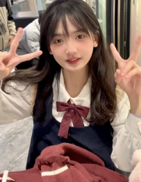 雪白的肌膚更加令人憐愛 她在浴室裡的嬌聲嬌氣 B奶 42kg 19歲