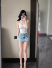 菲菲 165cm 45kg C奶 24歲 瘦又不會骨感的纖細身材,搭配好看の臉蛋 常常吸引到學弟們