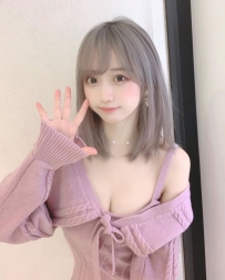 甜甜的微笑和童顏巨乳的外型，超可愛的外表又能捕獲多少人的心呢？