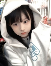 粉粉 155.42.B.19歲 #超美小隻嫩妹 甜美臉蛋根本就是引人犯罪嘛 身材嬌小易推倒 體重
