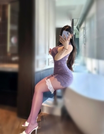 氣質女神身材誘人皮膚白  聽說床上很淫蕩想試試被榨乾的感覺