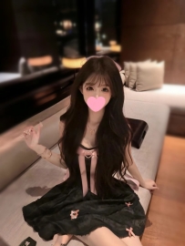 台中推薦 外表清新甜美，笑起來特別有親和力，私下卻帶點小性感與反差感。