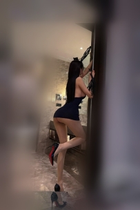 琬月 172cm.49kg.D+奶.23歲  超模等級比例 走進房間氣場直接壓下去  細腰長腿到誇張