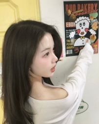 欣欣 161cm.C奶.46kg.22歲文青學生妹 穿著簡單乾淨 舉止有教養