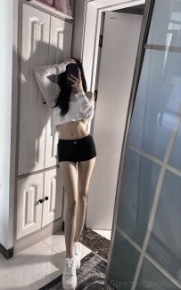 鄰家女孩 活潑可愛  鈴兒  165cm 46 C 21歲小穴很緊 很會夾