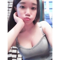 芙兒 162cm/Dcup/48kg/23歲  開放的無套年輕學生妹 玩很大喔