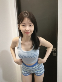 【幼齒蘿莉】 一碰就濕 主動互動滿點 床上瘋狂又黏人 小穴會夾人