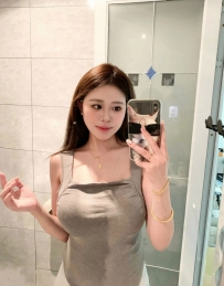 修長美腿搭配D杯美胸，讓你一眼就想征服她💋
