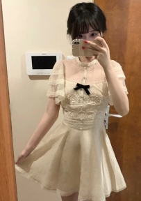 若伊 162cm / C罩杯 / 19歲氣質學霸外表清純可愛像乖乖女大學生