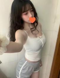 瘦小身材 輕輕一抱就擁入懷裡 超適合 #火車便當  C+ - 20歲