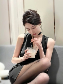 情婦系福利放送 ~ 氣質漂亮姊姊，山峰呼之欲出秒看到深深乳溝，