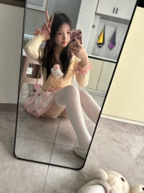 知恩 158cm C奶 43kg 19歲 清新可愛小甜妹 甜甜嗓音蜜汁穴 溫柔體貼服務優