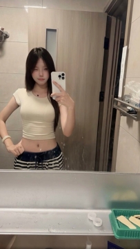 高雄6k 雅雅 164 48kg C奶  19歲擁有火辣的身材和迷人的曲線  臉上帶著成熟女性的風韻