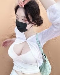 #超會舔的 還會自己玩自慰  皮膚細膩白皙 #嫺熟的技巧  讓你欲罷不能 #熱情主動會挑逗