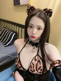 小騷貓發情啦～翹屁屁求葛格打賞！小舌頭超級會舔（價位6000）