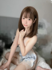 牛奶般の肌膚，又白又滑，香香の女生 慾望很大，做愛興致很高 讓你子彈射光光