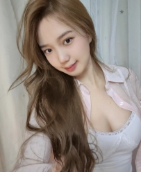 楠楠 162.47.E.24歲 百貨櫃姐 甜美素顏迷死 你越摸約想摸~ 柔軟酥胸 床上超級騷動