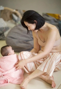 長得很和藹  家裏有一個很可愛的小孩子哦  時間上還需要喬一下哦