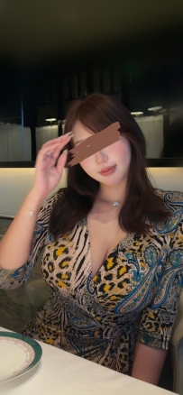 一位超級淫蕩的人妻 性感火辣的她奶茶  163cm 50kg E奶 34歲