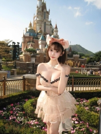 可愛 淫蕩 騷 奶子有彈性 很豐滿的奶子 屁股很大 會搖