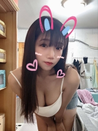 臉蛋可愛  嬌小大奶 粉色乳頭 皮膚Q彈 喜歡咬嘴唇 伸舌頭跟你舌吻