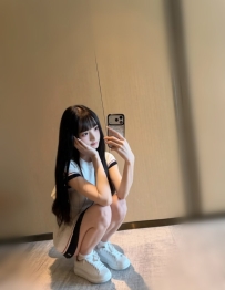 剛滿19的學生妹，整體超青澀 臉蛋很無辜，講話小小聲