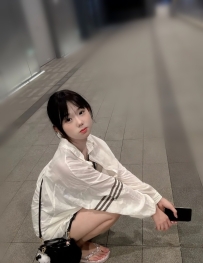 粉嫩小胸 第一次下海初兼 私密處也很粉嫩哦，毛也比較少