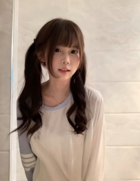 身材嬌小纖細 像一隻有活力的小野貓   小嘴巴很會吸 很會舔