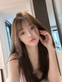 挺立的雙乳很好摸 身材很有柔韌性凹凸有致的性感火辣身材  加上難以忍受誘惑的呻吟聲