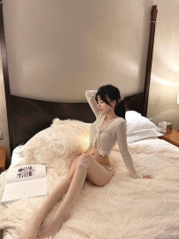 笑容迷人很甜美 身材贊 火辣大膽的作風 讓你不得不愛 有著氣質型的外表 讓你神魂顛倒