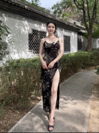 偷偷兼職只為滿足肉慾，想被男根狠狠深入