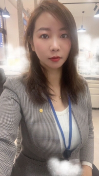 氣質輕熟女 #職業老師 身材嬌小型 但胸部很大 珍D奶