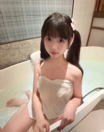 台中價位6000 特價小隻馬學生妹 三點粉嫩 穴緊 幼嫩感十足 扎雙馬尾報班