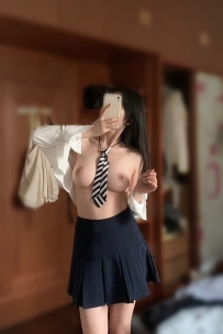 悶騷大奶學生妹 床上騷騷的   水仙  162 D .22歲