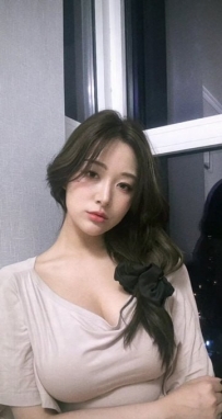 妮可 29歲 166/53/D外型亮眼 氣質時尚互動主動大方 很會撩人