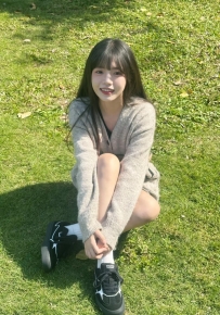 白皙稚嫩  身材嬌小  濕得快   小雪 158cm.C奶.19歲  價位6k