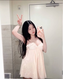 巨乳+粉紅奶頭就是這個妹妹的招牌前戲口交 在用舌頭舔弟弟 吸很厲害